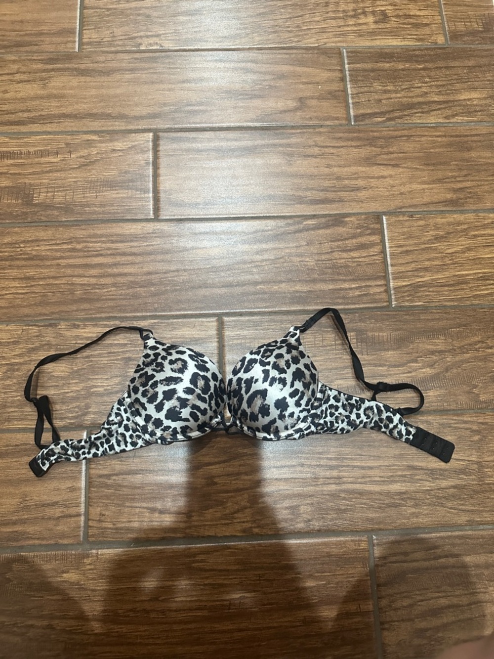 Victoria’s Secret cheetah bra size 32 B